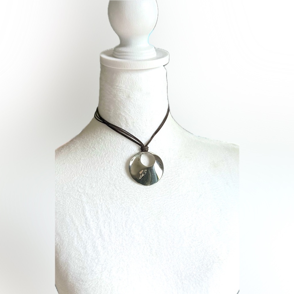 COPY - 🥈Cookie Lee Circle Pendant Necklace with 4 Removable Faux Leather Stran… - Picture 3 of 10